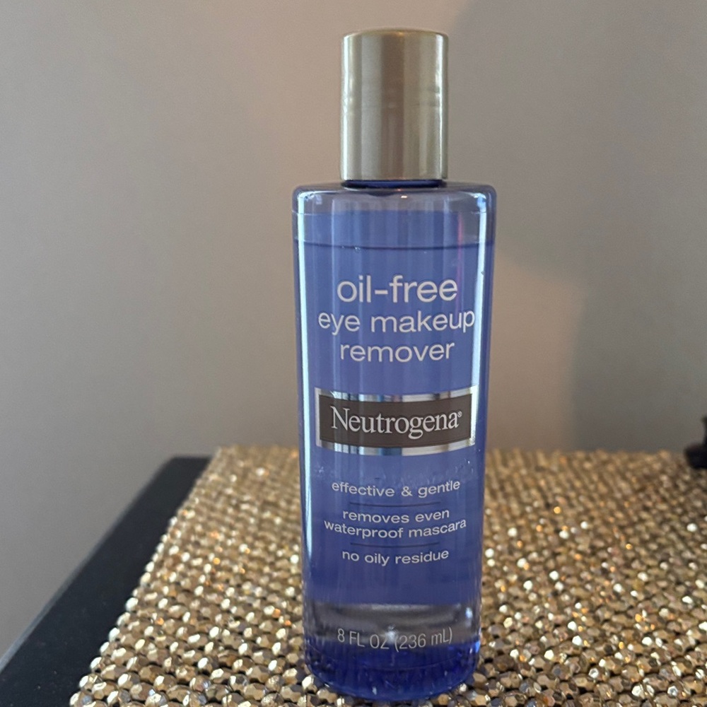 Neutrogena Oil-Free Eye Makeup Remover - Purple